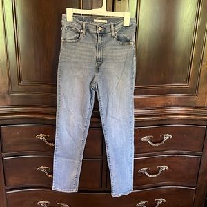 Women’s Levi’s high rise jeans. Size 29